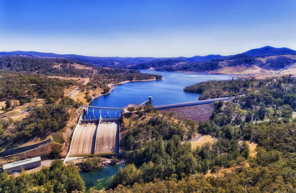 LakeLyell_dam