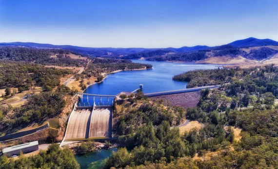 LakeLyell_dam